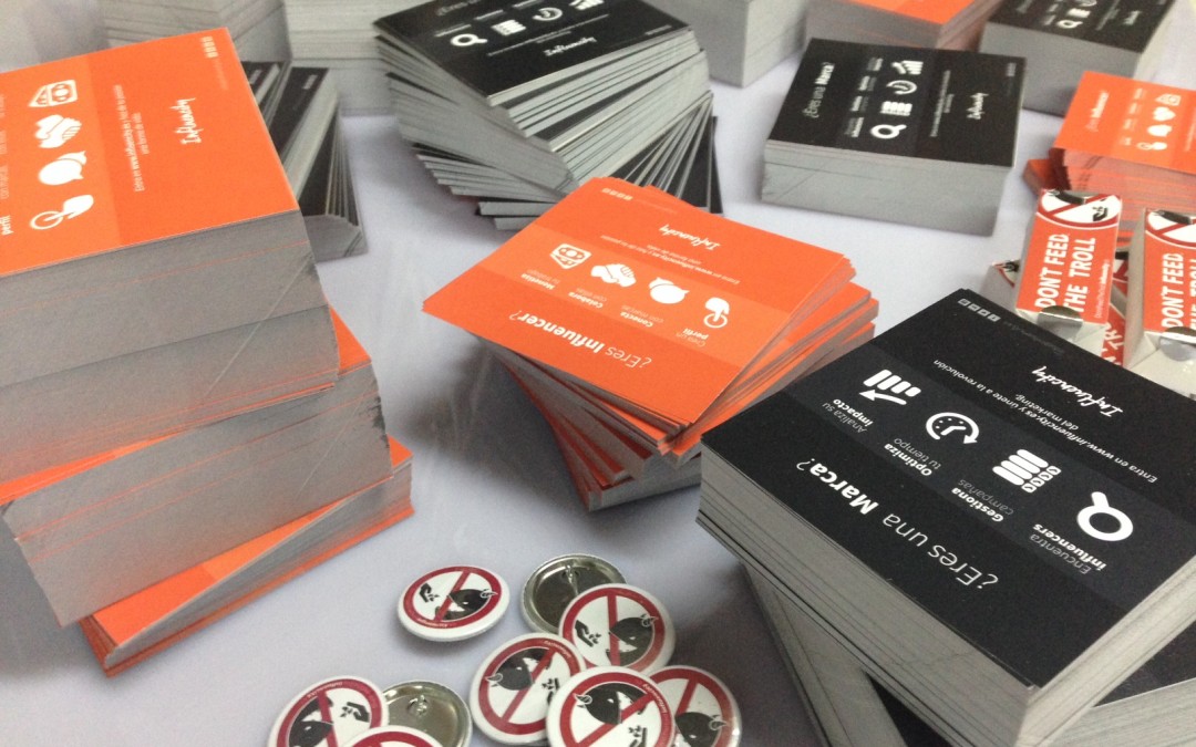 Flyers, adhesivos y chapas para Influencity